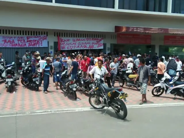 Warga Rawa Burung Unjuk Rasa Tolak Gusuran Murah untuk Perluasan Bandara Soetta Warga Rawa Burung Unjuk Rasa Tolak Gusuran Murah untuk Perluasan Bandara Soetta