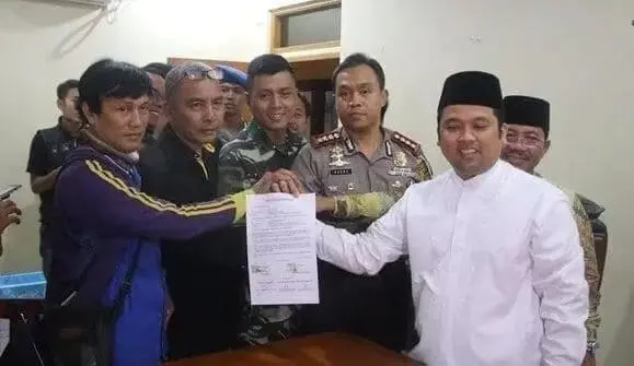 Usai Bentrok, Pengemudi Angkot dan Ojek Online Se-Kota Tangerang Sepakat Berdamai Usai Bentrok, Pengemudi Angkot dan Ojek Online Se-Kota Tangerang Sepakat Berdamai