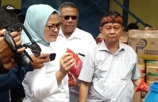 BPOM Geruduk Pabrik Saus dan Kecap Ilegal di Neglasari Tangerang BPOM Geruduk Pabrik Saus dan Kecap Ilegal di Neglasari Tangerang