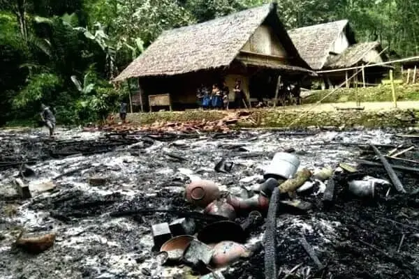 Kebakaran Hanguskan Tiga Rumah Warga Baduy, BPBD Lebak Salurkan Bantuan Kebakaran Hanguskan Tiga Rumah Warga Baduy, BPBD Lebak Salurkan Bantuan