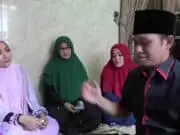 Lora Fadil Poligami Bersama Tiga Istri Tetap Rukun dan Saling Bantu Lora Fadil Tinggal Serumah Bersama Tiga Istri Tetap Rukun dan Saling Bantu