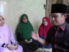 Lora Fadil Poligami Bersama Tiga Istri Tetap Rukun dan Saling Bantu Lora Fadil Poligami Bersama Tiga Istri Tetap Rukun dan Saling Bantu