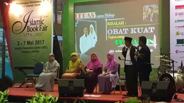 KH Adrian Mafatihullah Kariem Bedah Buku ‘Lepas dari Lapas Hidup’ di Islamic Book Fair 2017 KH Adrian Mafatihullah Kariem Bedah Buku ‘Lepas dari Lapas Hidup’ di Islamic Book Fair 2017
