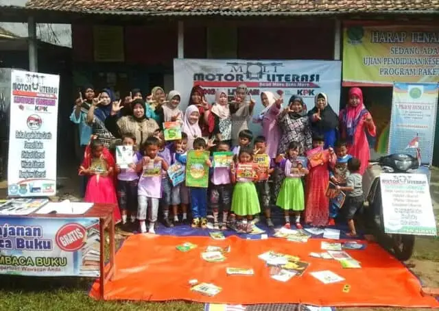 Peringati Semangat Hari Kebangkitan Nasional, Relawan Motor Literasi Chapter Kab. Tangerang Bagi-bagi Buku Bacaan Peringati Semangat Hari Kebangkitan Nasional, Relawan Motor Literasi Chapter Kab. Tangerang Bagi-bagi Buku Bacaan