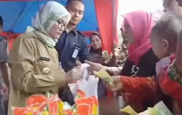 Stabilkan Harga Kebutuhan Pokok, Bupati Lebak Gelar Pasar Murah di 28 Kecamatan Selama Ramadhan Stabilkan Harga Kebutuhan Pokok, Bupati Lebak Gelar Pasar Murah di 28 Kecamatan Selama Ramadhan
