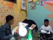 Relawan Saung Baca Aguna Sulap Sampah Jadi Barang Seni Relawan Saung Baca Aguna Sulap Sampah Jadi Barang Seni
