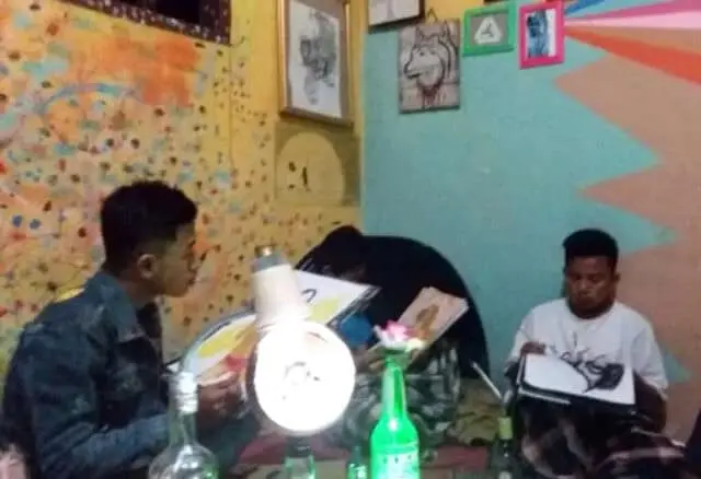 Relawan Saung Baca Aguna Sulap Sampah Jadi Barang Seni