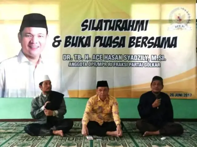 Bersilaturahmi di Pondok Pesantren Qutrothul Falah, Ace Hasan: Jangan Anti Terhadap Politik Bersilaturahmi di Pondok Pesantren Qutrothul Falah, Ace Hasan: Jangan Anti Terhadap Politik