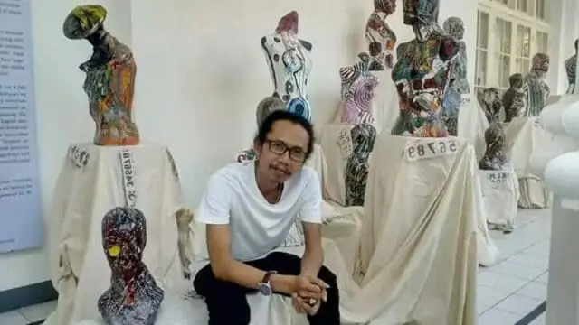 Pameran Tunggal di Rumah Sendiri, Eksperimen Rb. Ali Memecah Kebekuan Ruang Ekspresi Pameran Tunggal di Rumah Sendiri, Eksperimen Rb. Ali Memecah Kebekuan Ruang Ekspresi