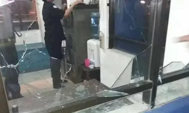 Kantor Dishub Kota Tangerang Dirusak Pemuda Bersenjata Tajam Kantor Dishub Kota Tangerang Dirusak Pemuda Bersenjata Tajam