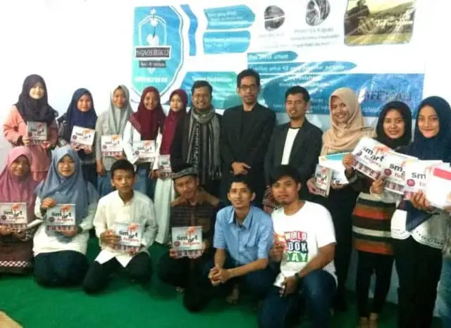Smart Fingers, Metoda Mudah Belajar Bahasa Inggris Digelar di Kampung Literasi Rafe’i Ali Institute Smart Fingers, Metoda Mudah Belajar Bahasa Inggris Digelar di Kampung Literasi Rafe’i Ali Institute