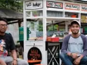 Gerobak Wali Waroeng Uli Sajikan Tongkrongan Gaul di Komplek Pengayoman Tangerang Gerobak Wali Waroeng Uli Sajikan Tongkrongan Gaul di Komplek Pengayoman Tangerang