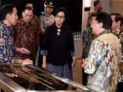 Datangi Bursa Efek, Presiden Jokowi: Manfaatkan Momentum Kepercayaan Pasar Datangi Bursa Efek, Presiden Jokowi: Manfaatkan Momentum Kepercayaan Pasar