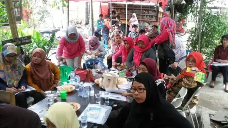 Puluhan Pegiat Literasi dari Jakarta Kunjungi TBM Kedai Proses Rangkasbitung