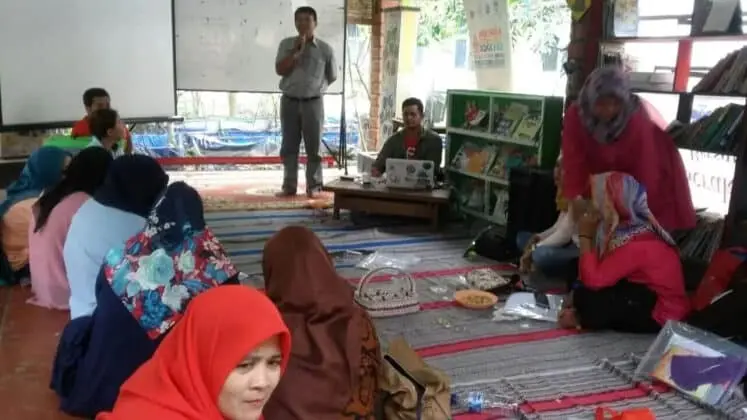 Puluhan Pegiat Literasi dari Jakarta Kunjungi TBM Kedai Proses Rangkasbitung