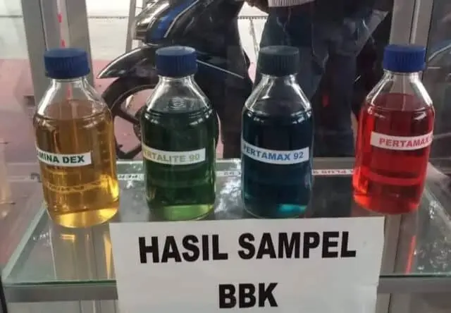 Netizen Ungkap Keanehan Warna Pertamax dan Pertalite dari SPBU Cisauk Netizen Ungkap Keanehan Warna Pertamax dan Pertalite dari SPBU Cisauk
