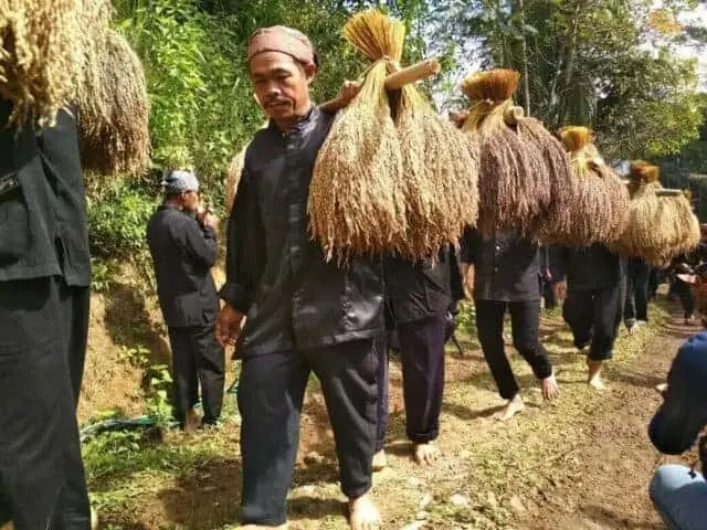 Situs Batu Tumpeng di Hutan Adat Kasepuhan Adat Cibadak Dijaga Secara Turun Temurun