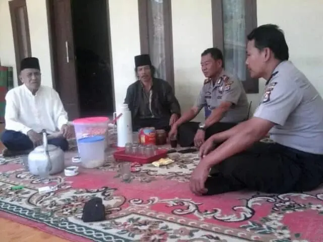 Kapolsek Mandalawangi Silaturahmi ke Tokoh Masyarakat Tangkal Radikalisme Kapolsek Mandalawangi Silaturahmi ke Tokoh Masyarakat Tangkal Radikalisme