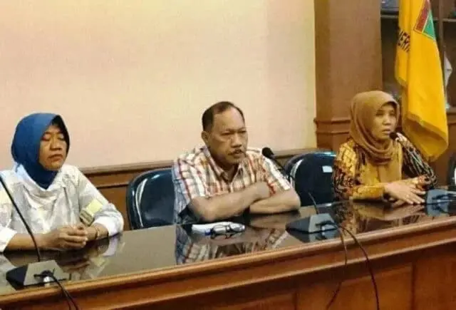 Keluarga Iman Aryadi Walikota Cilegon Tidak Terjaring OTT KPK Keluarga Iman Aryadi Walikota Cilegon Tidak Terjaring OTT KPK
