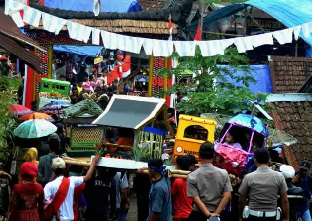 Sunatan Massal, Puncak Kemeriahan Seren Taun Kaolotan Cibadak Sunatan Massal, Puncak Kemeriahan Seren Taun Kaolotan Cibadak