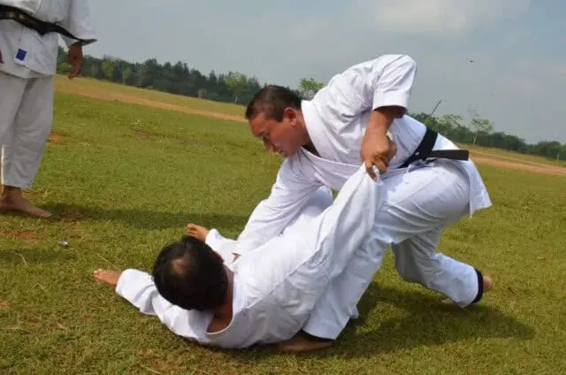 Kapolres Tangerang Ajak Anggotanya Latihan Bela Diri Kapolres Tangerang Ajak Anggotanya Latihan Bela Diri