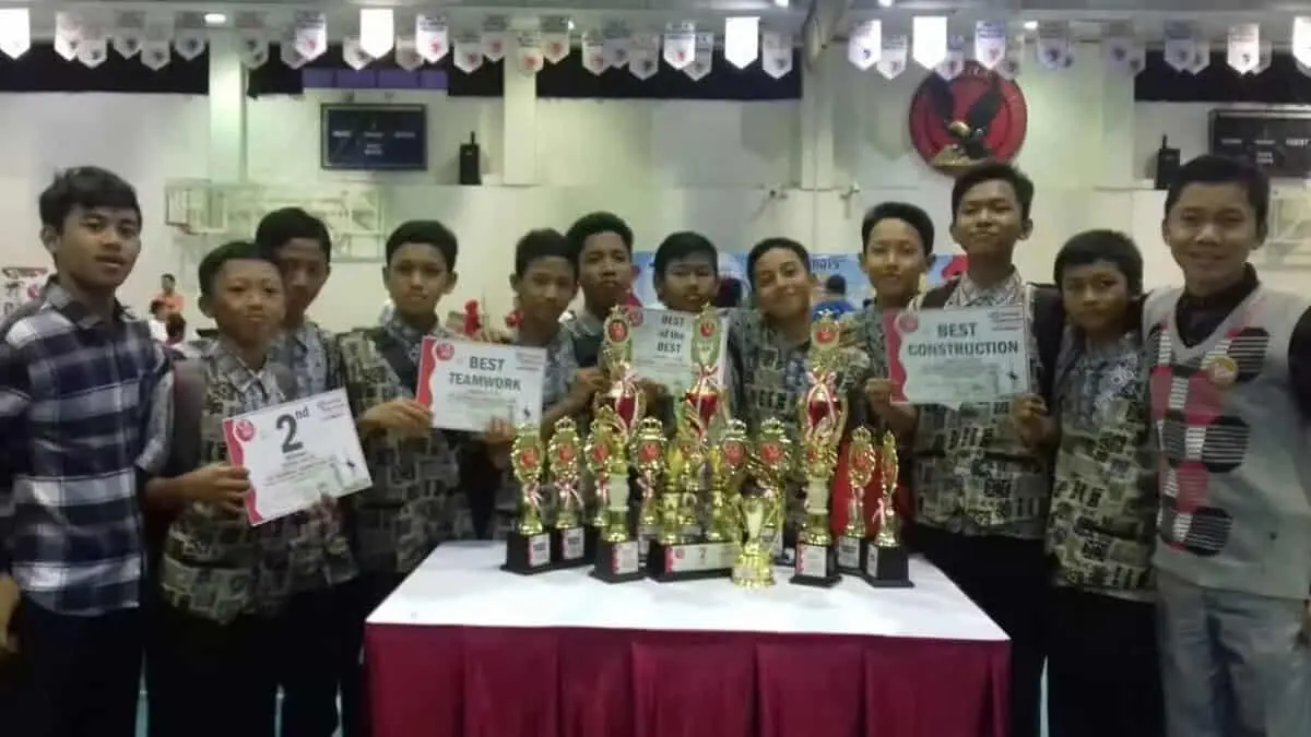 Ikuti Kompetisi Robotic Tingkat Nasional, Santri Ponpes Assa’adah Sabet Juara Best of The Best Ikuti Kompetisi Robotic Tingkat Nasional, Santri Ponpes Assa’adah Sabet Juara Best of The Best