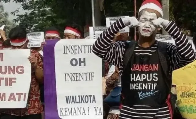Guru Honorer Kota Tangerang Gelar Demonstrasi Tuntut Insentif Dicairkan Guru Honorer Kota Tangerang Gelar Demonstrasi Tuntut Insentif Dicairkan