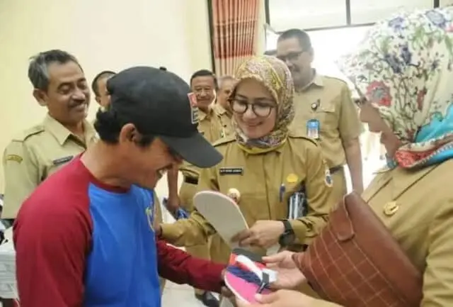 Bupati Lebak Dorong Pelaku Usaha Pasarkan Produknya Lewat Jaringan Internet Bupati Lebak Dorong Pelaku Usaha Pasarkan Produknya Lewat Jaringan Internet