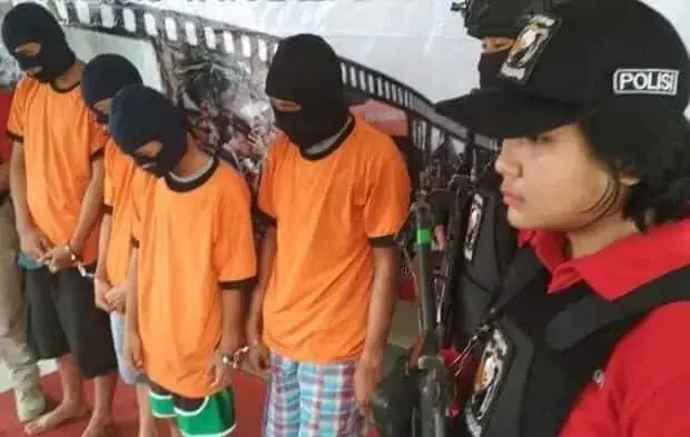 Polwan Cantik Berhasil Ciduk Bandit Jalanan di Tangerang Polwan Cantik Berhasil Ciduk Bandit Jalanan di Tangerang