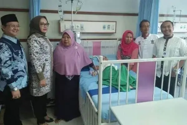 Jenguk Penderita Hydrocephalus, Anggota DPRD Kota Tangerang Kecewa Kinerja Camat Jenguk Penderita Hydrocephalus, Anggota DPRD Kota Tangerang Kecewa Kinerja Camat