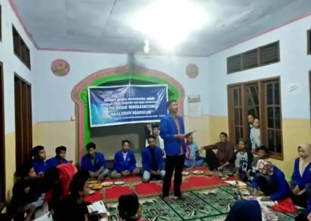 Suasana Haru Perpisahan Anak-anak Binaan Bhakti Karya Mahasiswa STKIP Setia Budhi Rangkasbitung Suasana Haru Perpisahan Anak-anak Binaan Bhakti Karya Mahasiswa STKIP Setia Budhi Rangkasbitung
