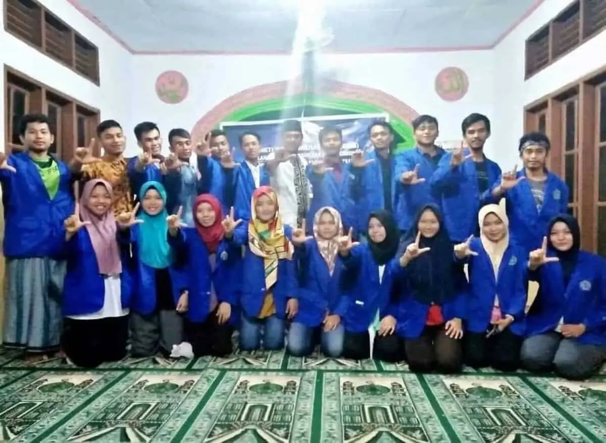 Suasana Haru Perpisahan Anak-anak Binaan Bhakti Karya Mahasiswa STKIP Setia Budhi Rangkasbitung