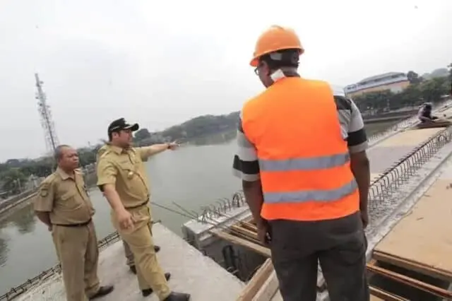 Wali Kota Tangerang Evaluasi Pihak Kontraktor Proyek Pembangunan Jembatan Wali Kota Tangerang Evaluasi Pihak Kontraktor Proyek Pembangunan Jembatan
