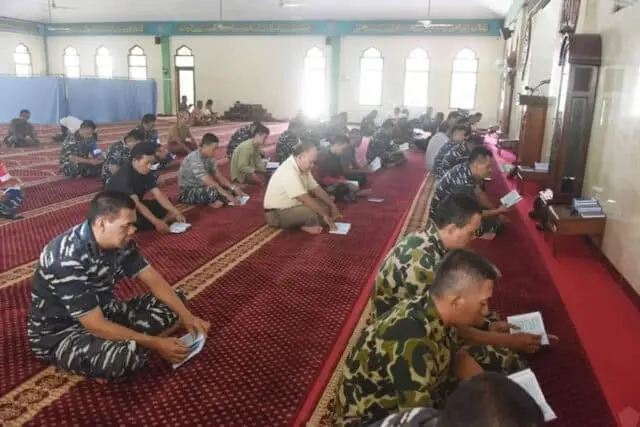 Menjelang HUT TNI 72 Para Prajurit Doa dan Yasinan Bersama Menjelang HUT TNI 72 Para Prajurit Doa dan Yasinan Bersama