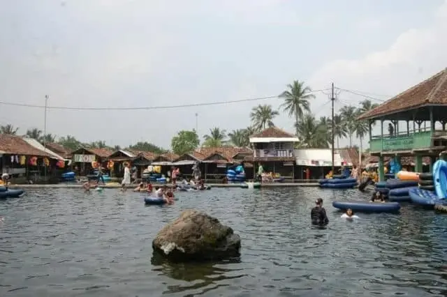 Pemandian Cikaromoy di Pandeglang Cocok Liburan Bersama Keluarga Pemandian Cikaromoy di Pandeglang Cocok Liburan Bersama Keluarga