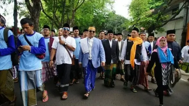 Wali Kota Tangerang Ajak Gerak Jalan Sarungan Bersama Masyarakat Wali Kota Tangerang Ajak Gerak Jalan Sarungan Bersama Masyarakat