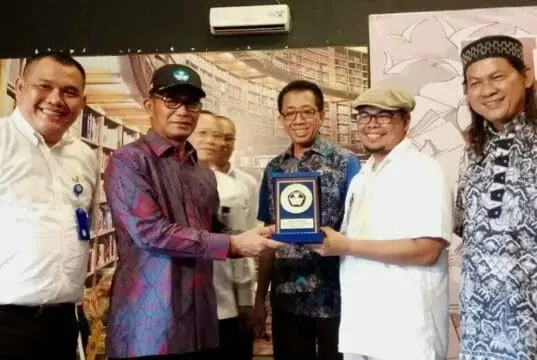 Ke Rumah Dunia, Muhajir Effendi: Jangan Percaya Minat Baca Orang Indonesia Itu Rendah