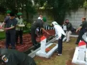 Irdam Jaya dan Danrem 052/Wkr Ziarah ke TMP Seribu di Serpong