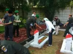 Irdam Jaya dan Danrem 052/Wkr Ziarah ke TMP Seribu di Serpong Irdam Jaya dan Danrem 052/Wkr Ziarah ke TMP Seribu di Serpong