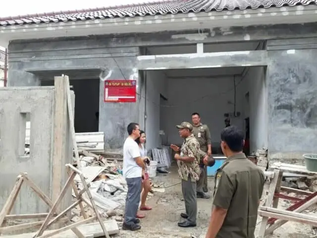 Langgar Perda, Dua Unit Bangunan Rumah Mewah Disegel Tim Paku Bumi Gakumda Langgar Perda, Dua Unit Bangunan Rumah Mewah Disegel Tim Paku Bumi Gakumda