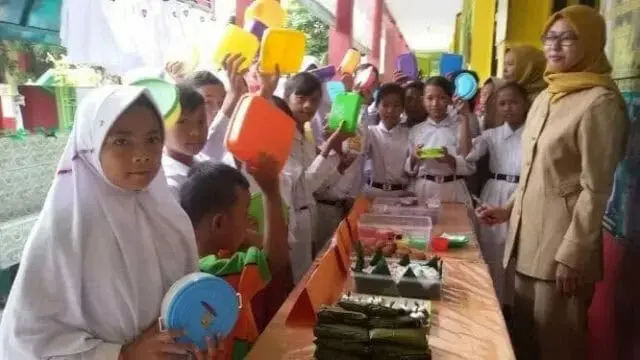 Hari Pangan Sedunia Diperingati Murid SD Negeri Tanah Tinggi 1 Kota Tangerang Hari Pangan Sedunia Diperingati Murid SD Negeri Tanah Tinggi 1 Kota Tangerang