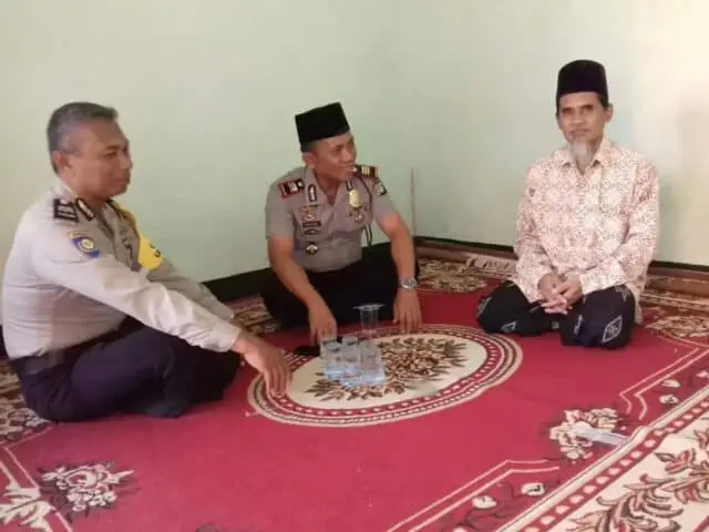 Polsek Karawaci Jalin Silaturahmi dengan Tokoh Agama Polsek Karawaci Jalin Silaturahmi dengan Tokoh Agama