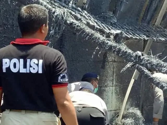 Polres Metro Tangerang Kota Lakukan Olah TKP di Pabrik Petasan Polres Metro Tangerang Kota Lakukan Olah TKP di Pabrik Petasan