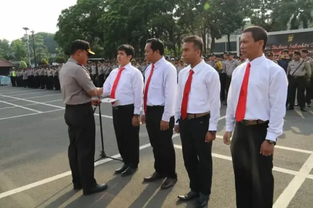Ungkap Kasus Pabrik Petasan, Kapolres Tangerang Kota Beri Penghargaan kepada 6 Anggota Polisi Ungkap Kasus Pabrik Petasan, Kapolres Tangerang Kota Beri Penghargaan kepada 6 Anggota Polisi