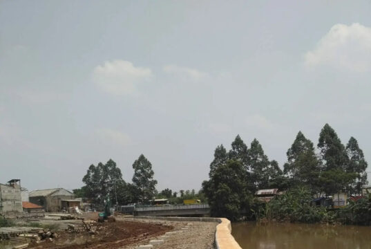 Musim Hujan Tiba, Warga Ciledug Indah Dihantui Banjir Musim Hujan Tiba, Warga Ciledug Indah Dihantui Banjir