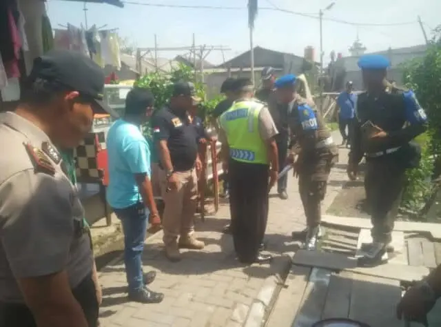 Ormas Provokasi Warga, Dinas Perkim Patok Lahan Fasos Fasum Dikawal Aparat Gabungan Ormas Provokasi Warga, Dinas Perkim Patok Lahan Fasos Fasum Dikawal Aparat Gabungan