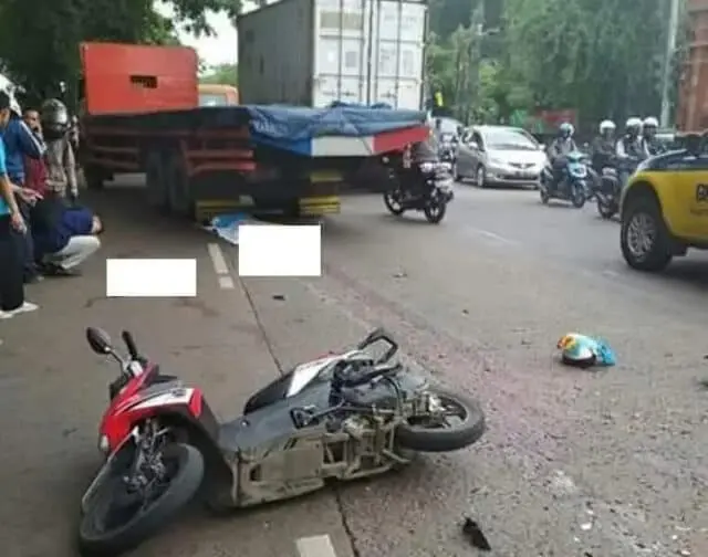 Buruh Pabrik Tewas Terseret Mobil Truk di Jatiuwung Buruh Pabrik Tewas Terseret Mobil Truk di Jatiuwung