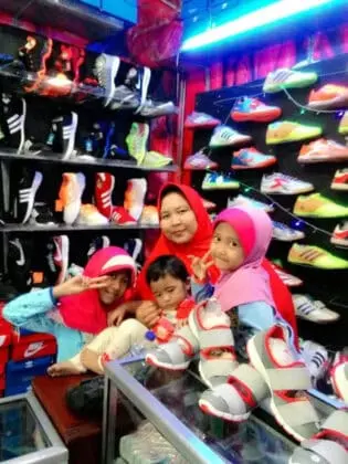 Toko Khanzza Caniago Koleksi Sepatu Trendi dan Kekinian di Rangkasbitung
