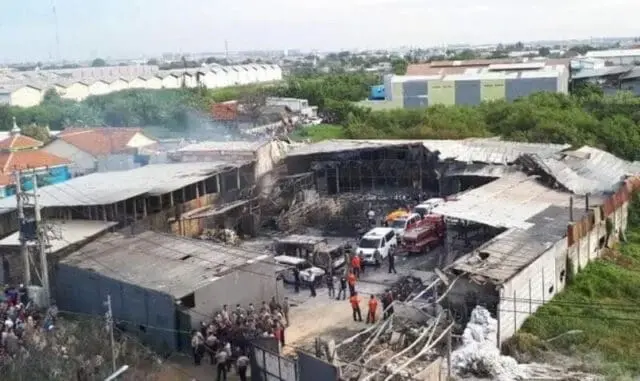 Pabrik Petasan Terbakar Menewaskan Puluhan Pekerja Pabrik Petasan Terbakar Menewaskan Puluhan Pekerja