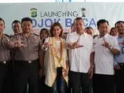 Kapolres Tangerang Selatan dan Najwa Shihab Resmikan Pojok Baca Polres Tangsel Kapolres Tangerang Selatan dan Najwa Shihab Resmikan Pojok Baca Polres Tangsel